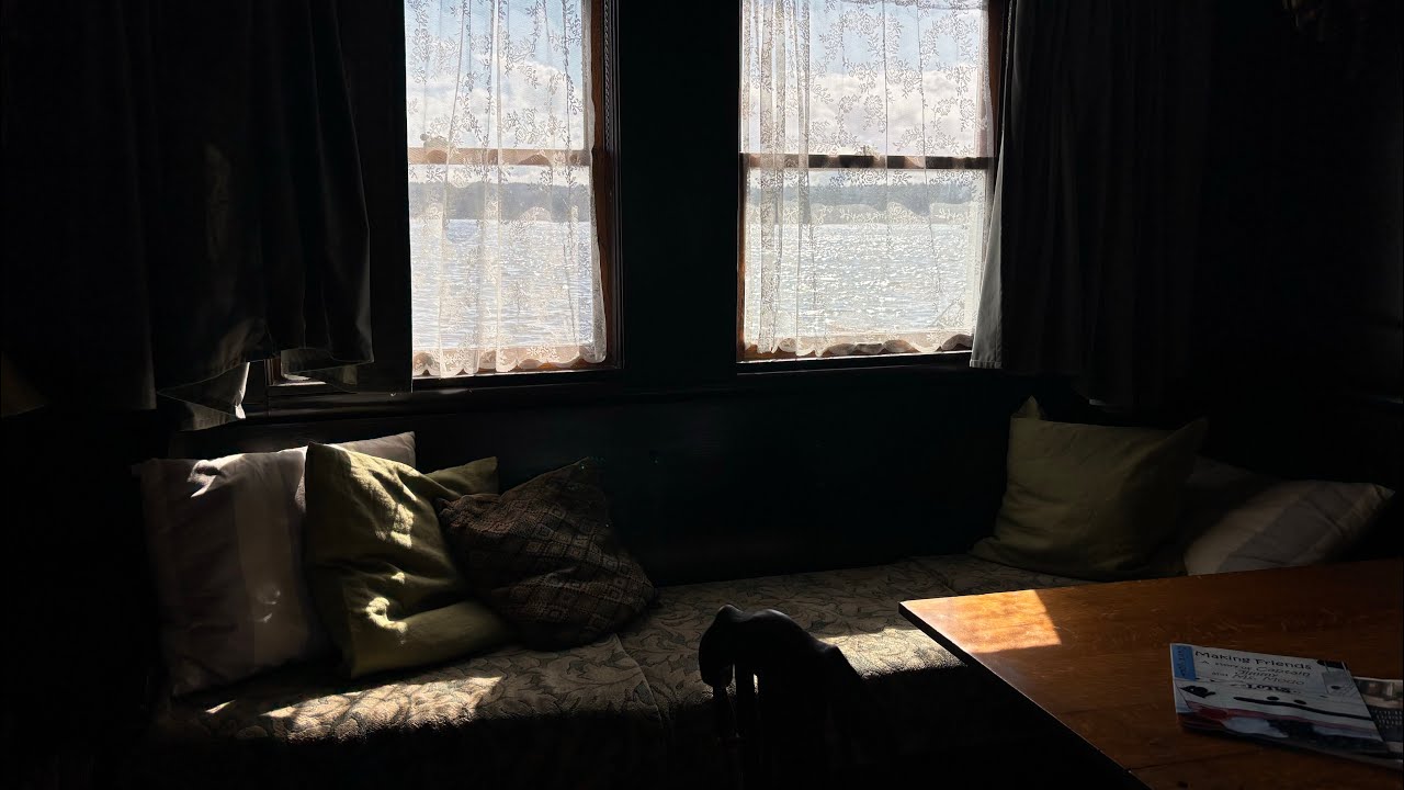 Touring a charming 100 yo wooden vessel